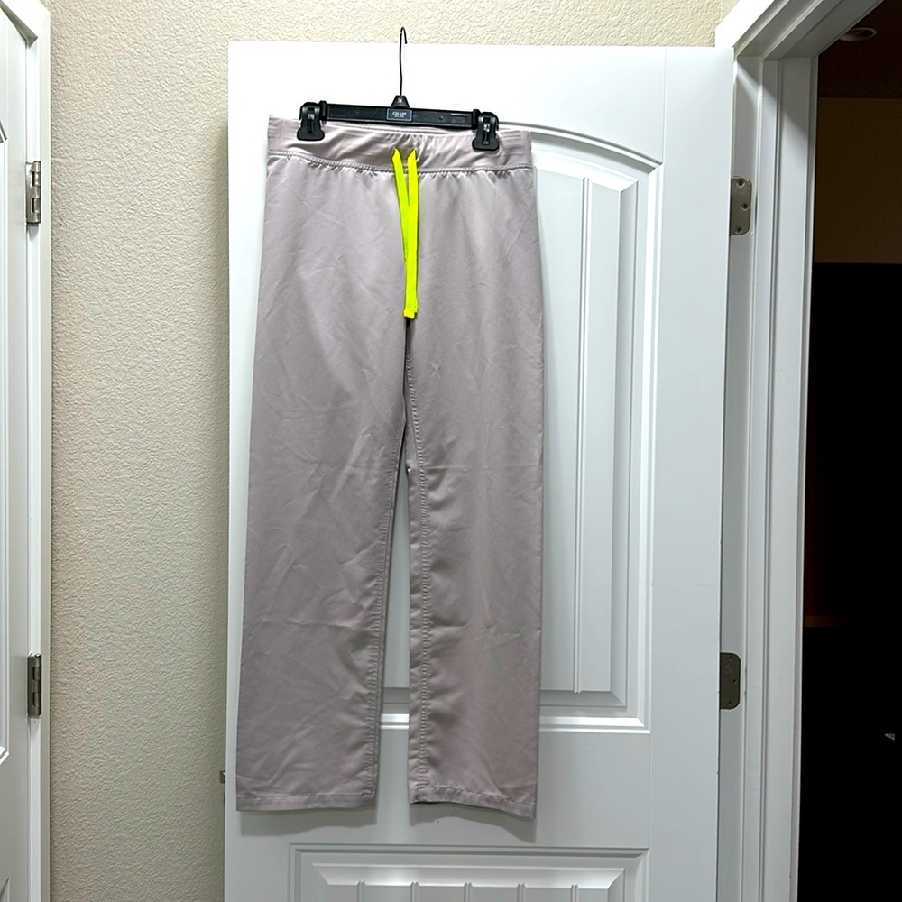 Figs Livingston pant size small. Very gently used condition.